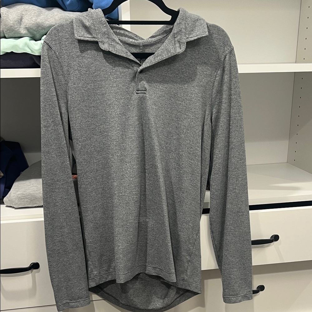 Men’s Medium lululemon athletica Heather Gray Polo Shirt FITS VERY SNUG*